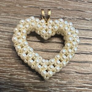 RARE Avon 1988 Sentimental Heart Faux Pearl Beaded Gold Plated Bail Pendant